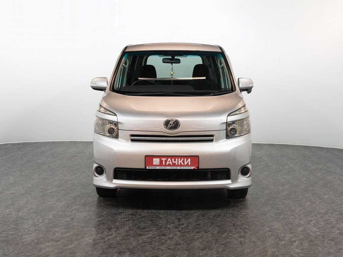 Toyota Voxy 2008 - фото автомобиля