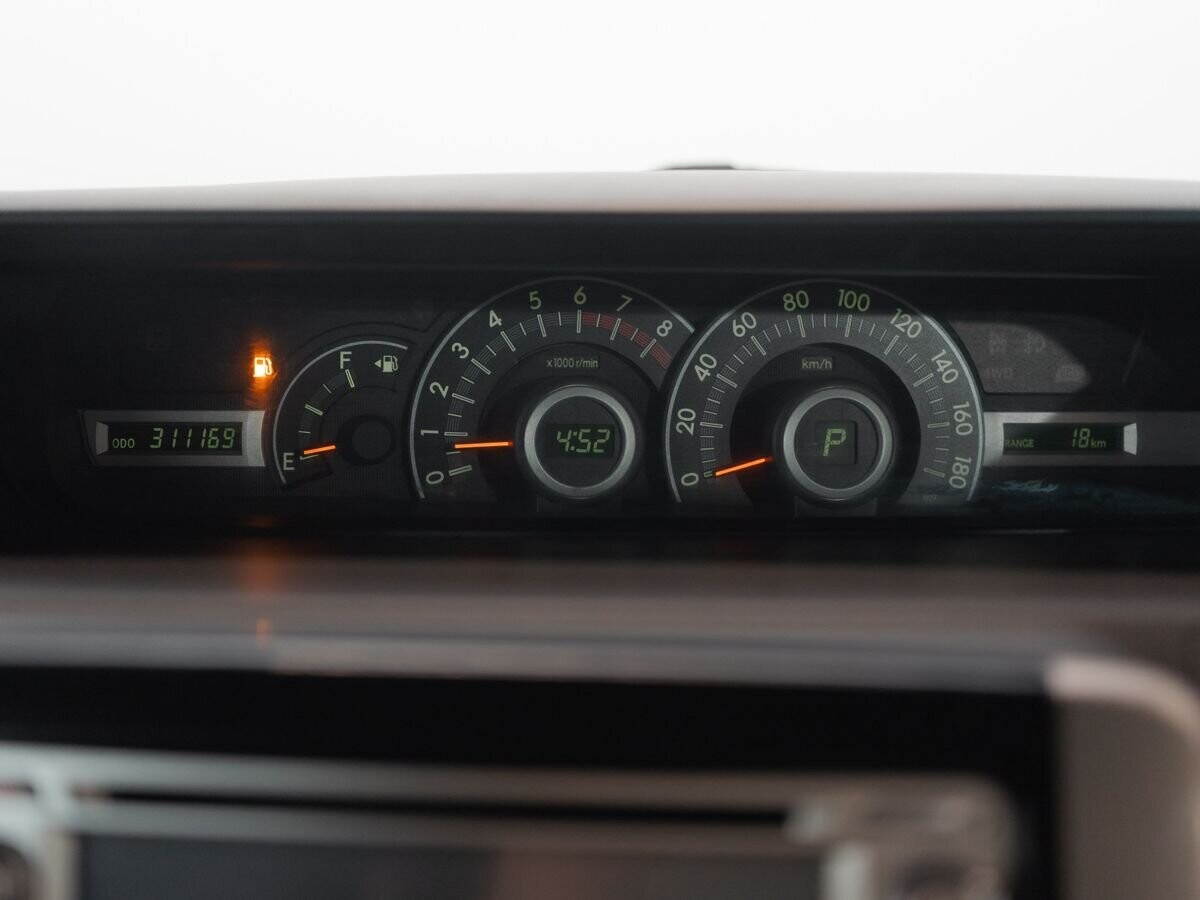 Toyota Voxy 2008 - фото автомобиля