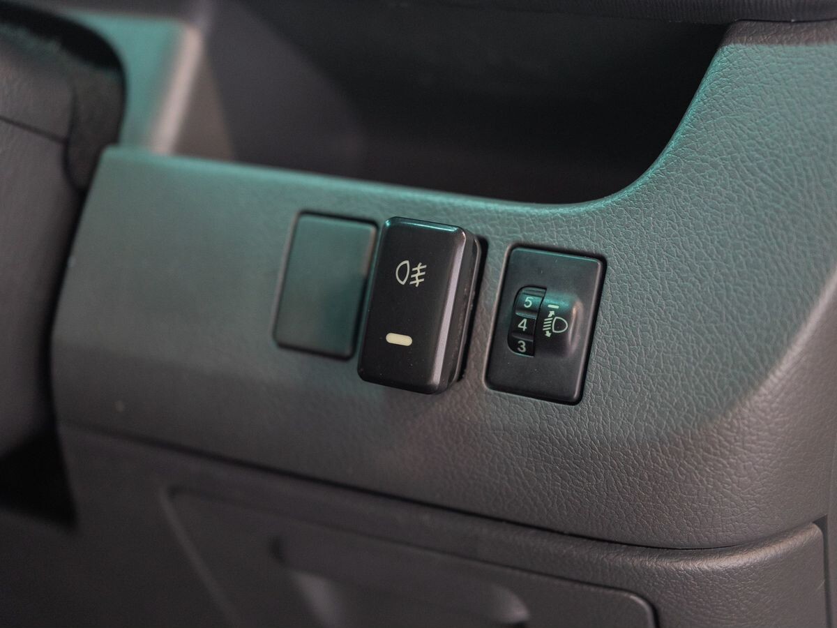 Toyota Voxy 2008 - фото автомобиля
