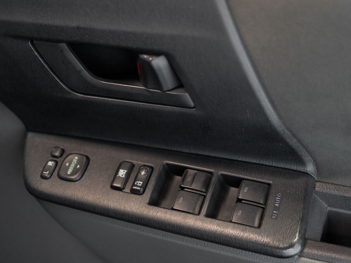 Toyota Voxy 2008 - фото автомобиля