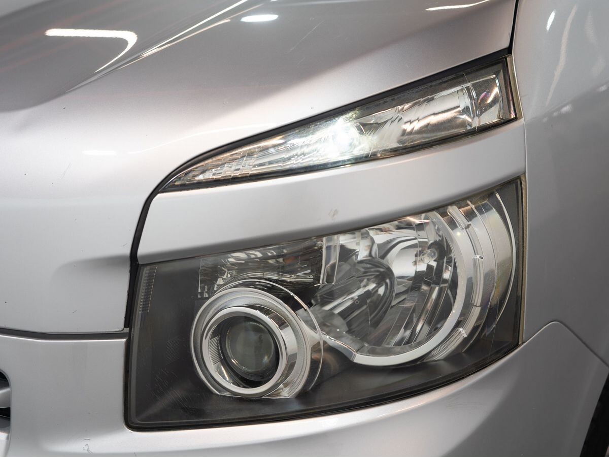 Toyota Voxy 2008 - фото автомобиля