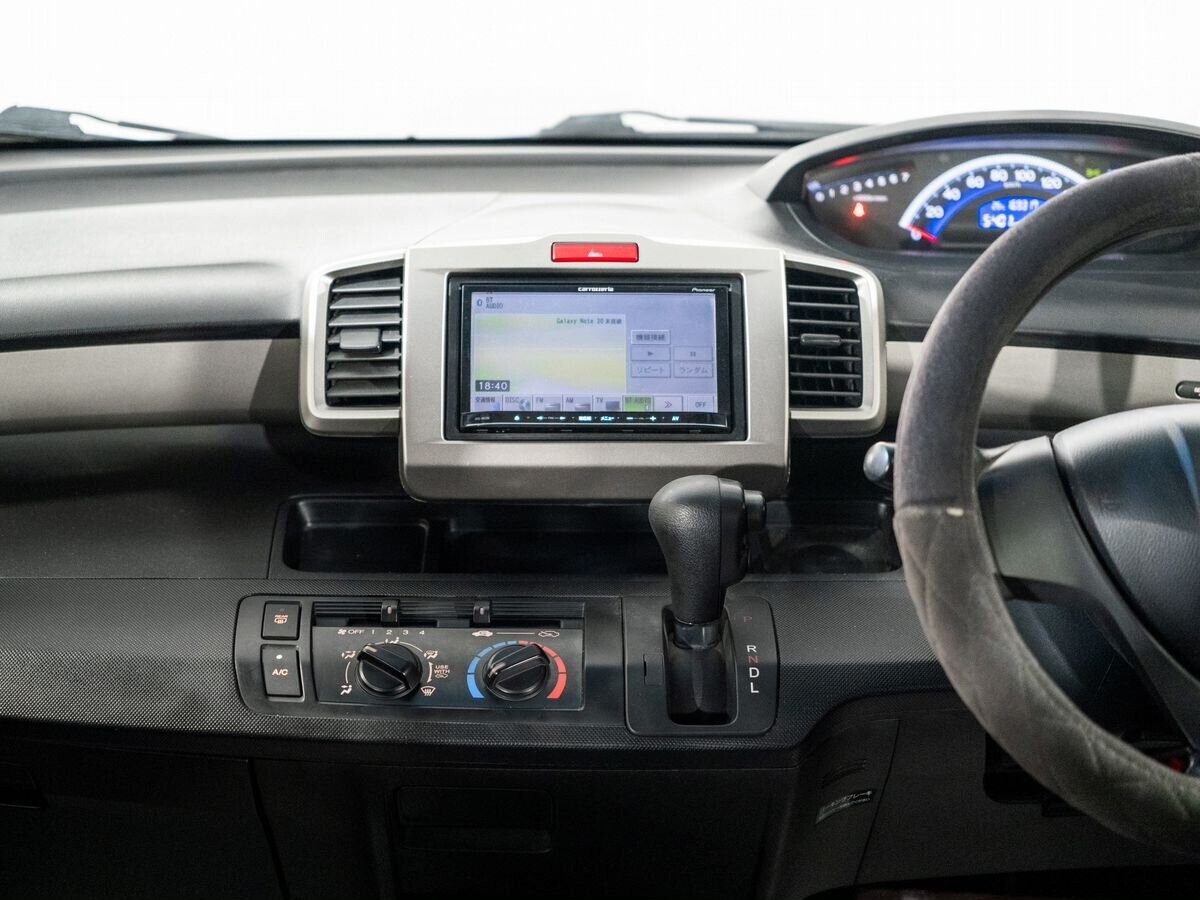 Honda Freed Spike 2014 - фото автомобиля