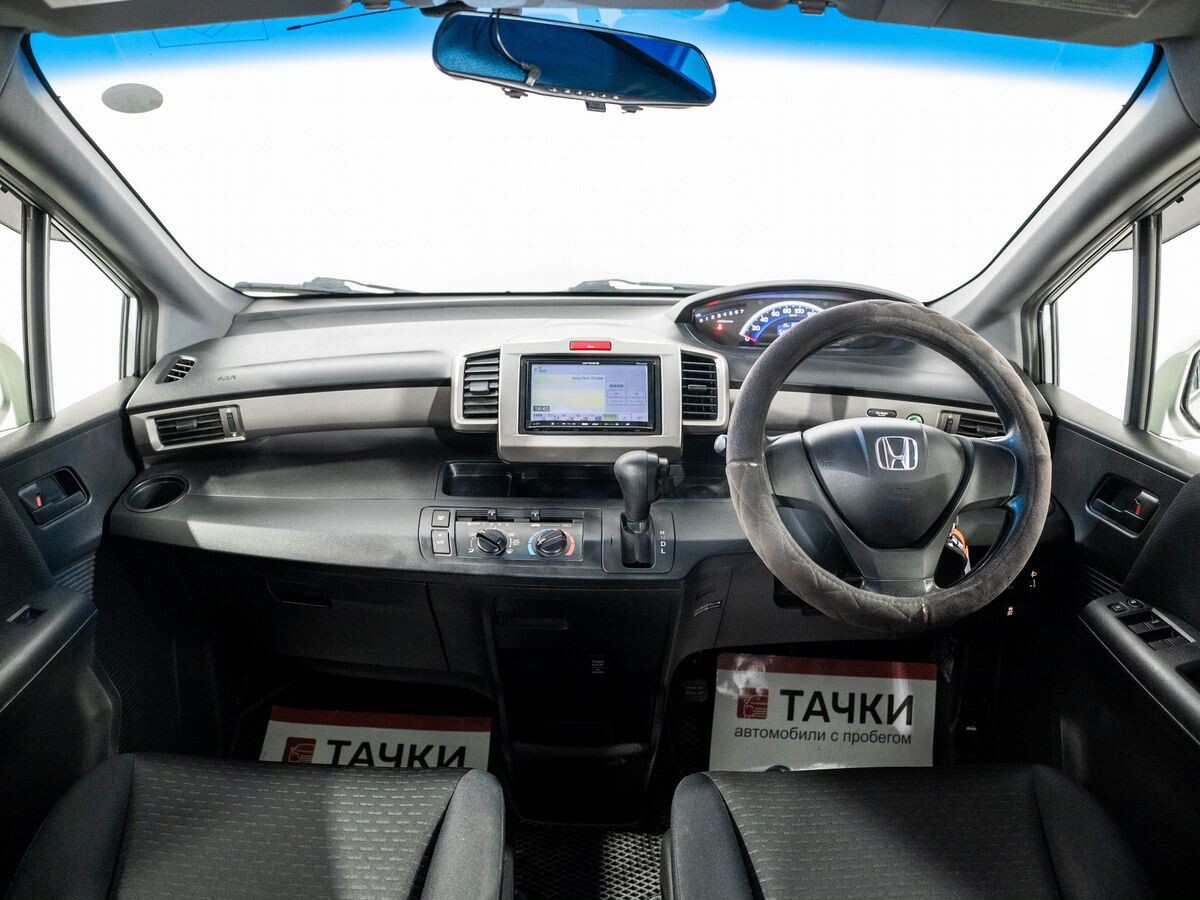 Honda Freed Spike 2014 - фото автомобиля