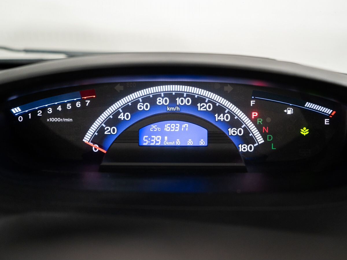 Honda Freed Spike 2014 - фото автомобиля
