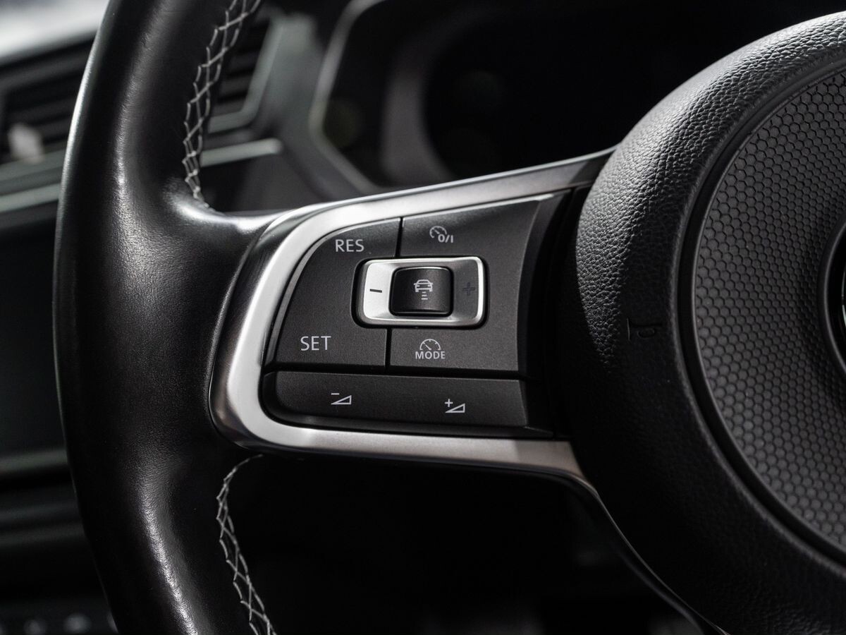 Volkswagen Tiguan 2016 - фото автомобиля