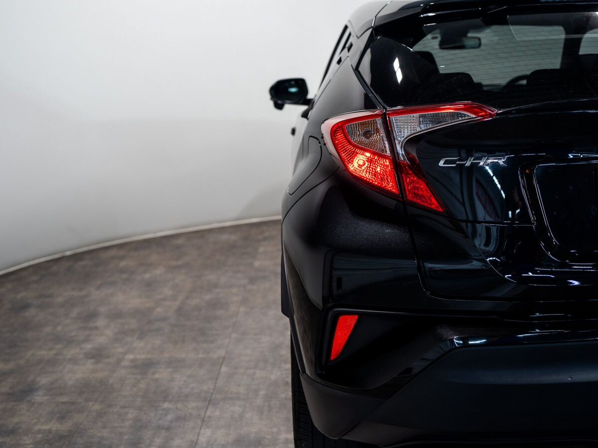 Toyota C-HR 2017 - фото автомобиля
