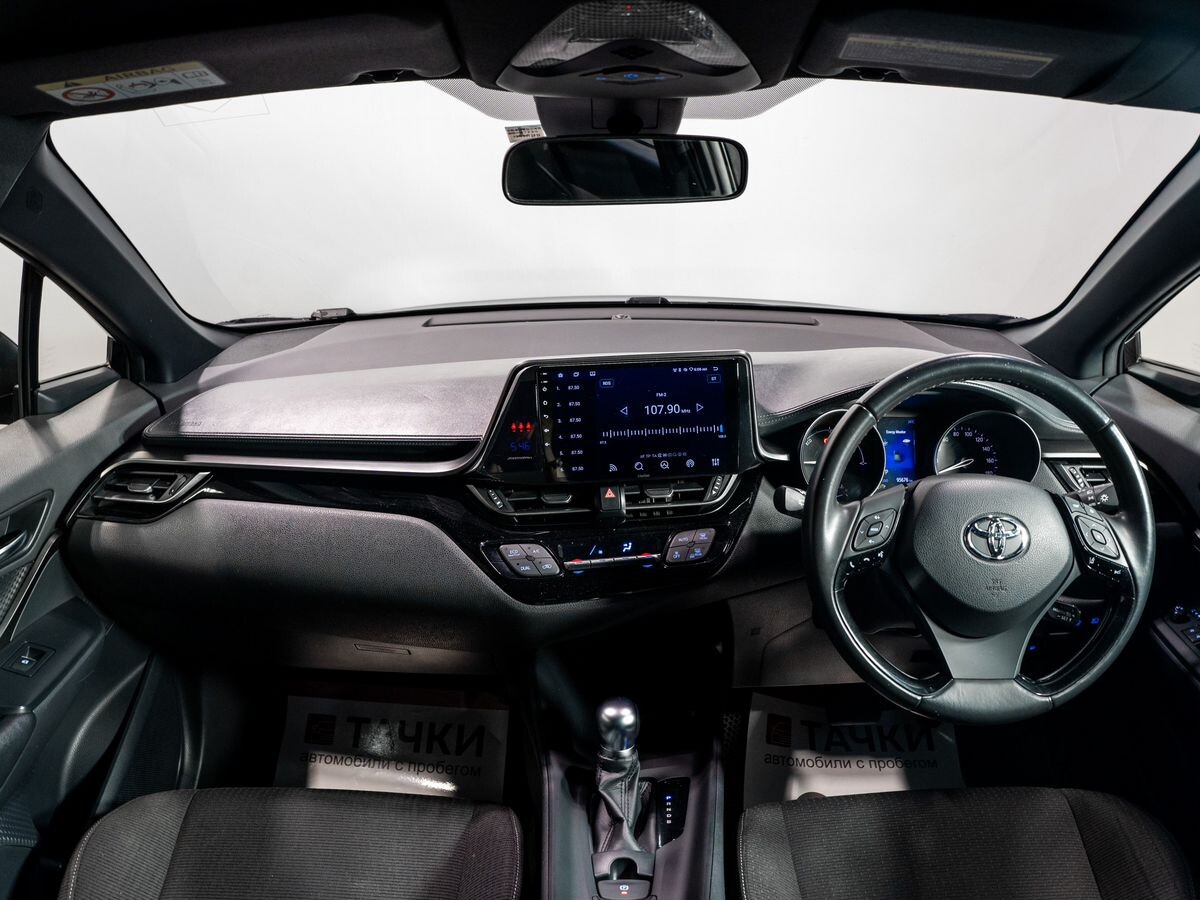 Toyota C-HR 2017 - фото автомобиля