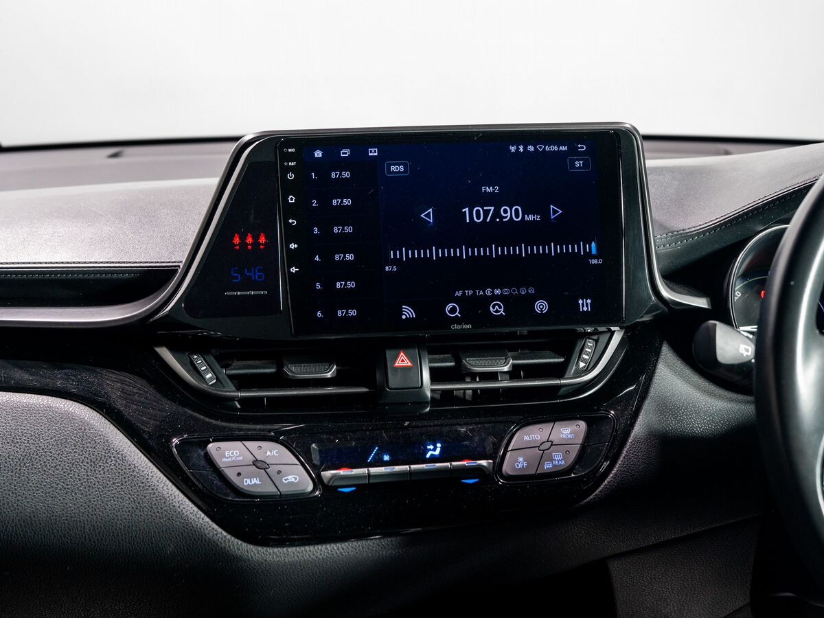 Toyota C-HR 2017 - фото автомобиля