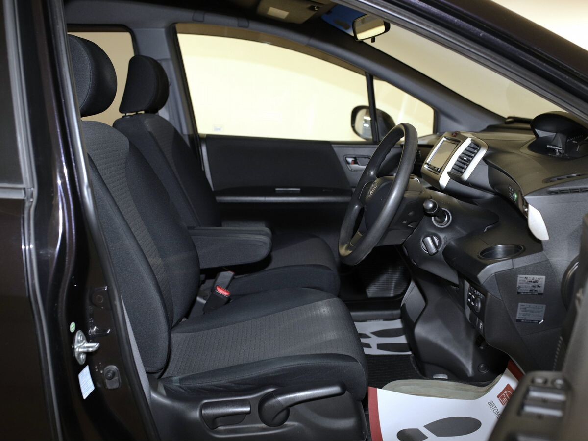 Honda Freed Spike 2012 - фото автомобиля