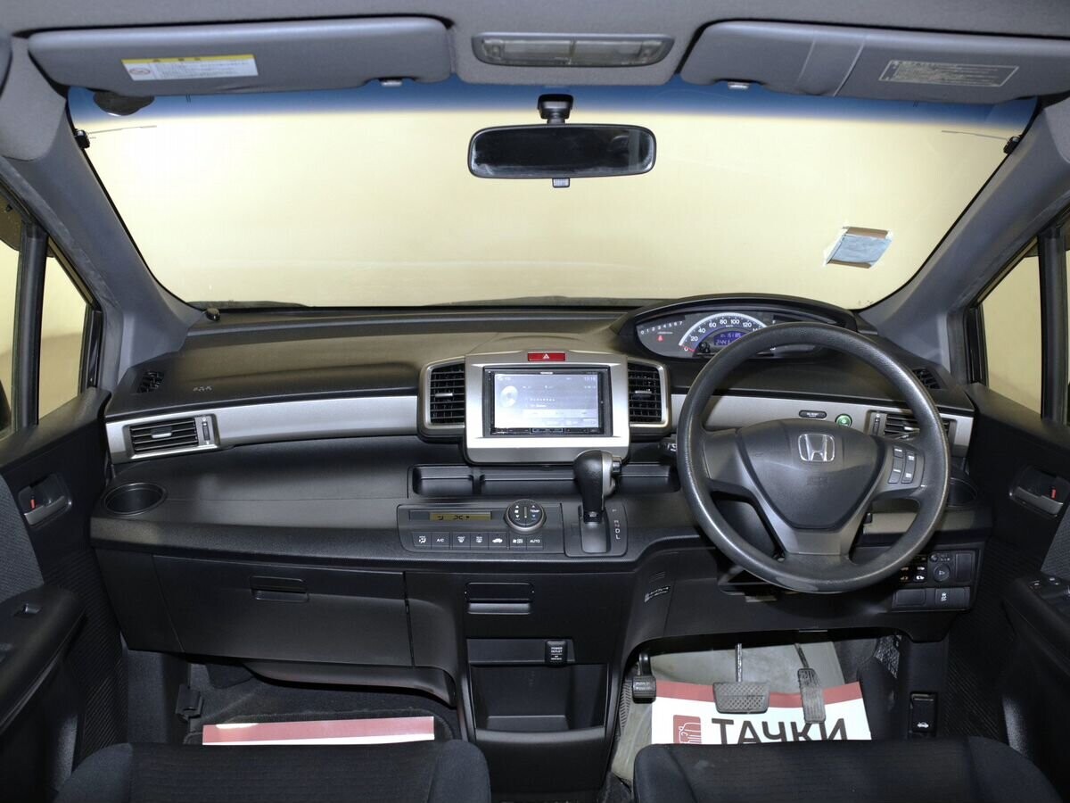Honda Freed Spike 2012 - фото автомобиля