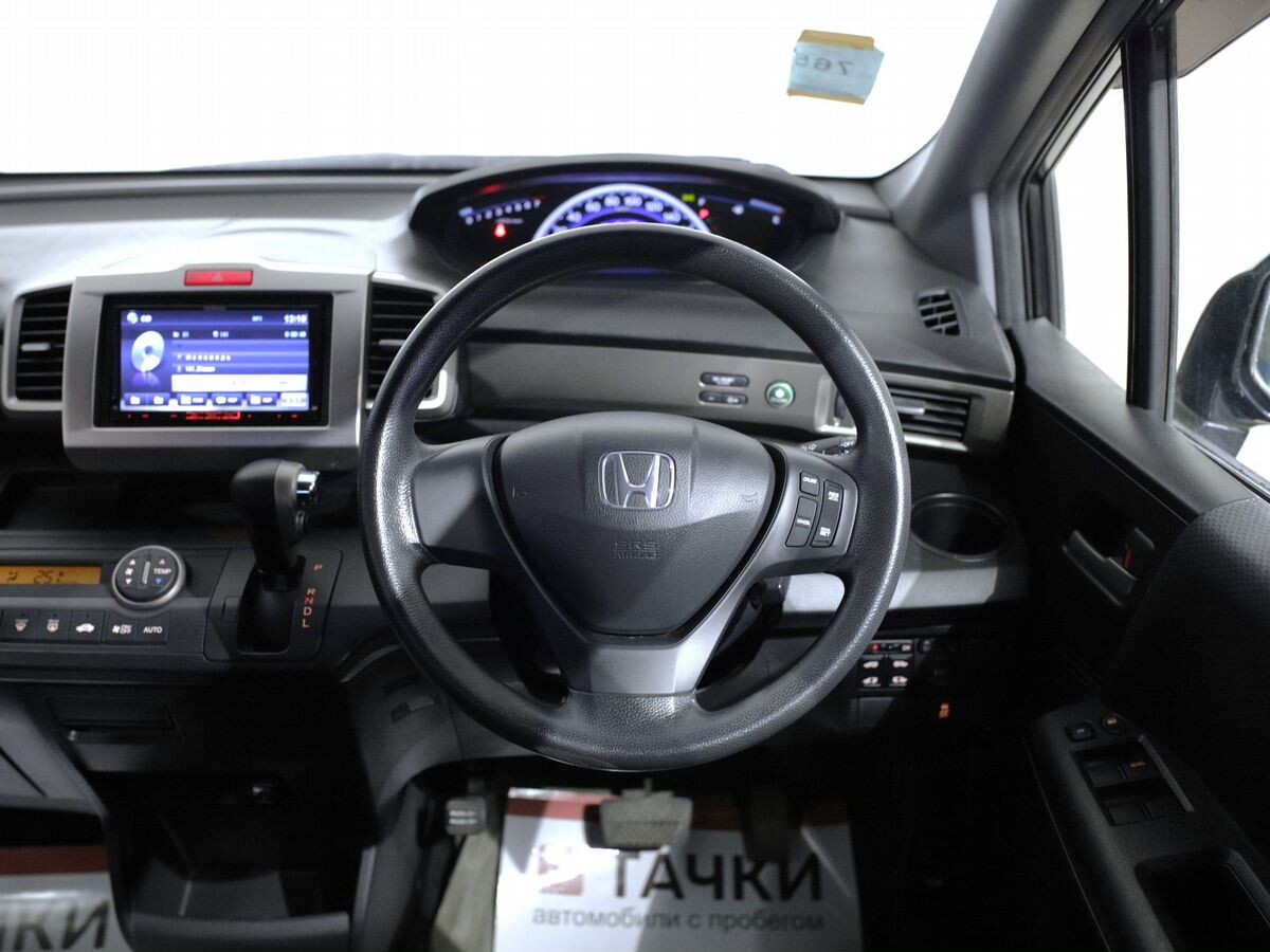Honda Freed Spike 2012 - фото автомобиля