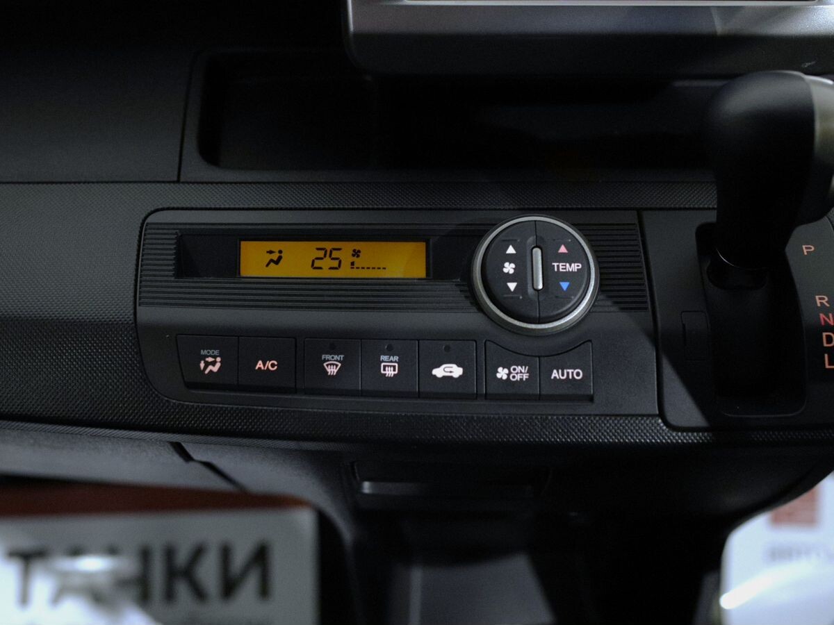 Honda Freed Spike 2012 - фото автомобиля
