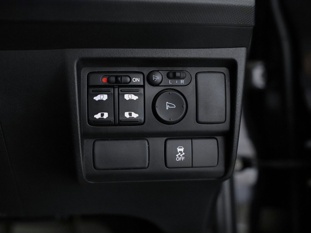 Honda Freed Spike 2012 - фото автомобиля