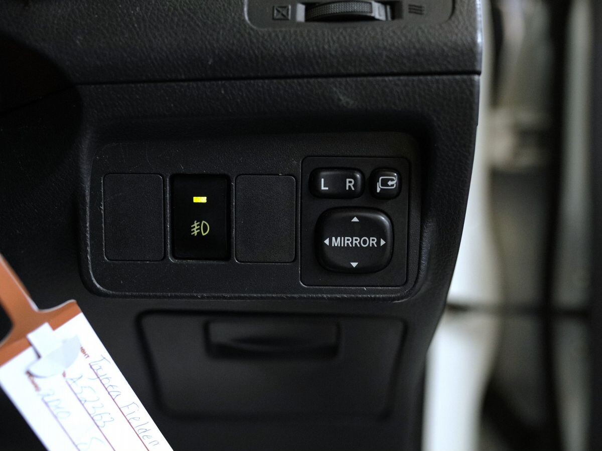 Toyota Corolla Fielder 2010 - фото автомобиля