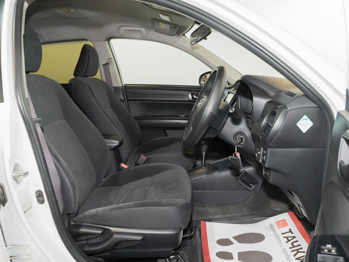 Toyota Corolla Axio 2014 - фото автомобиля