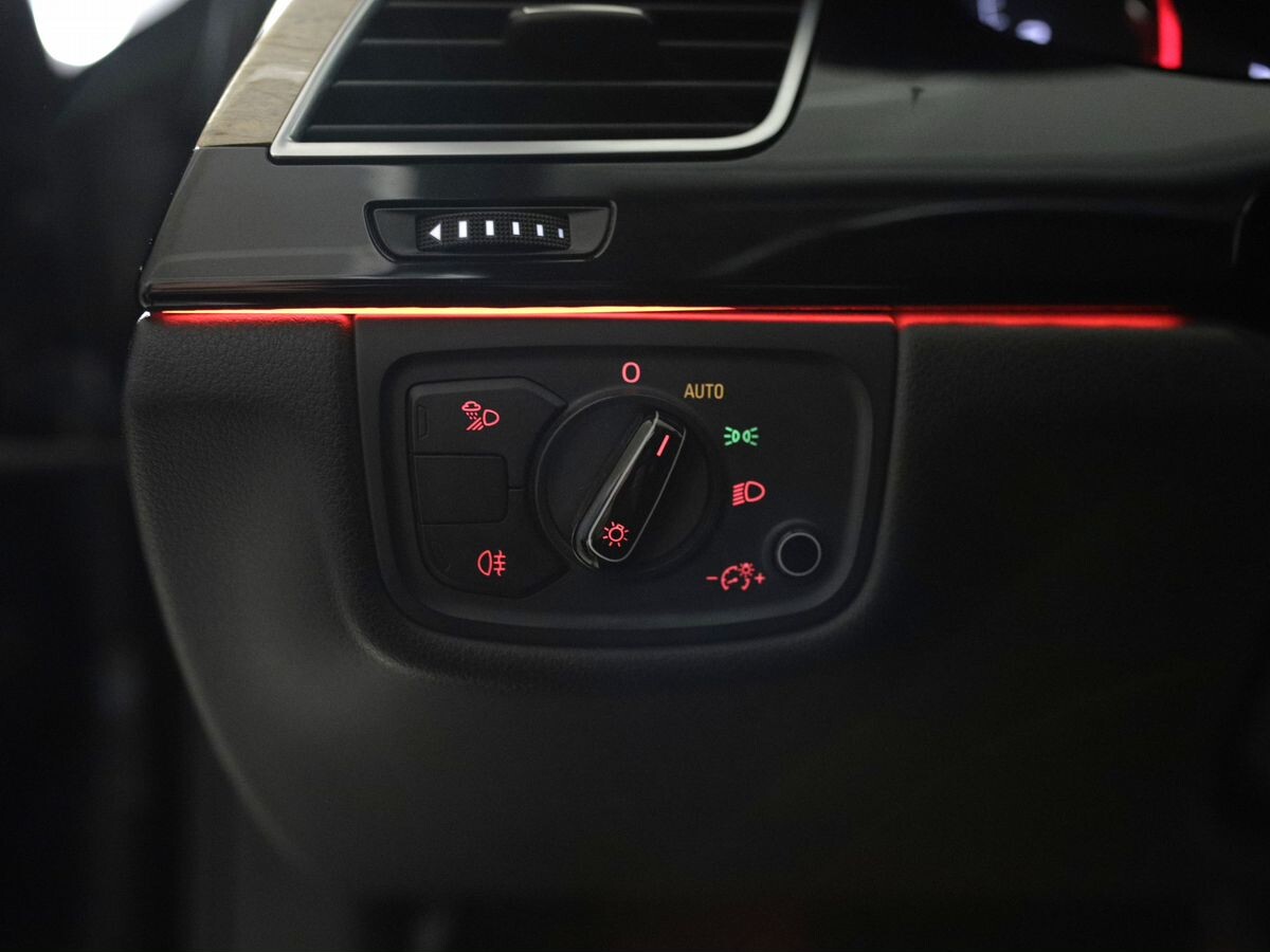 Audi A8 2012 - фото автомобиля