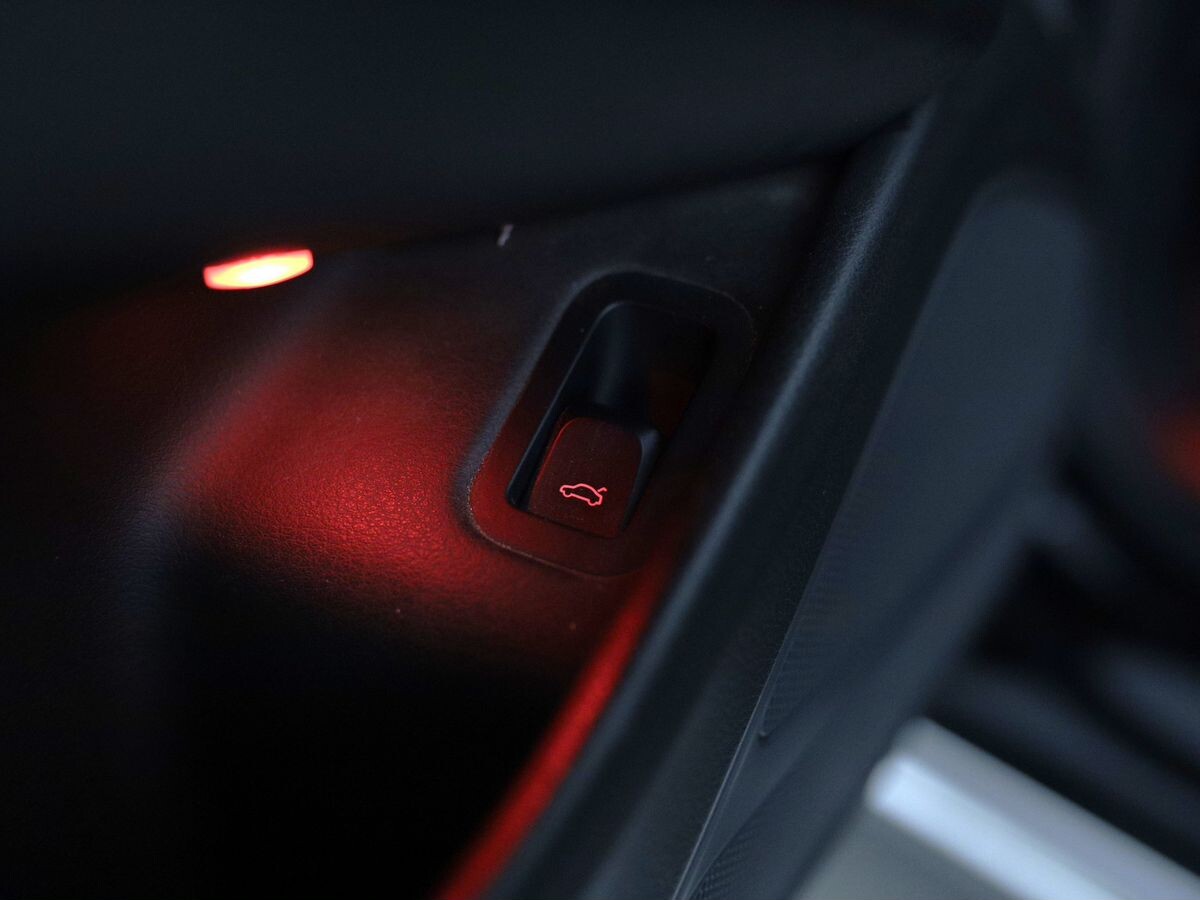 Audi A8 2012 - фото автомобиля