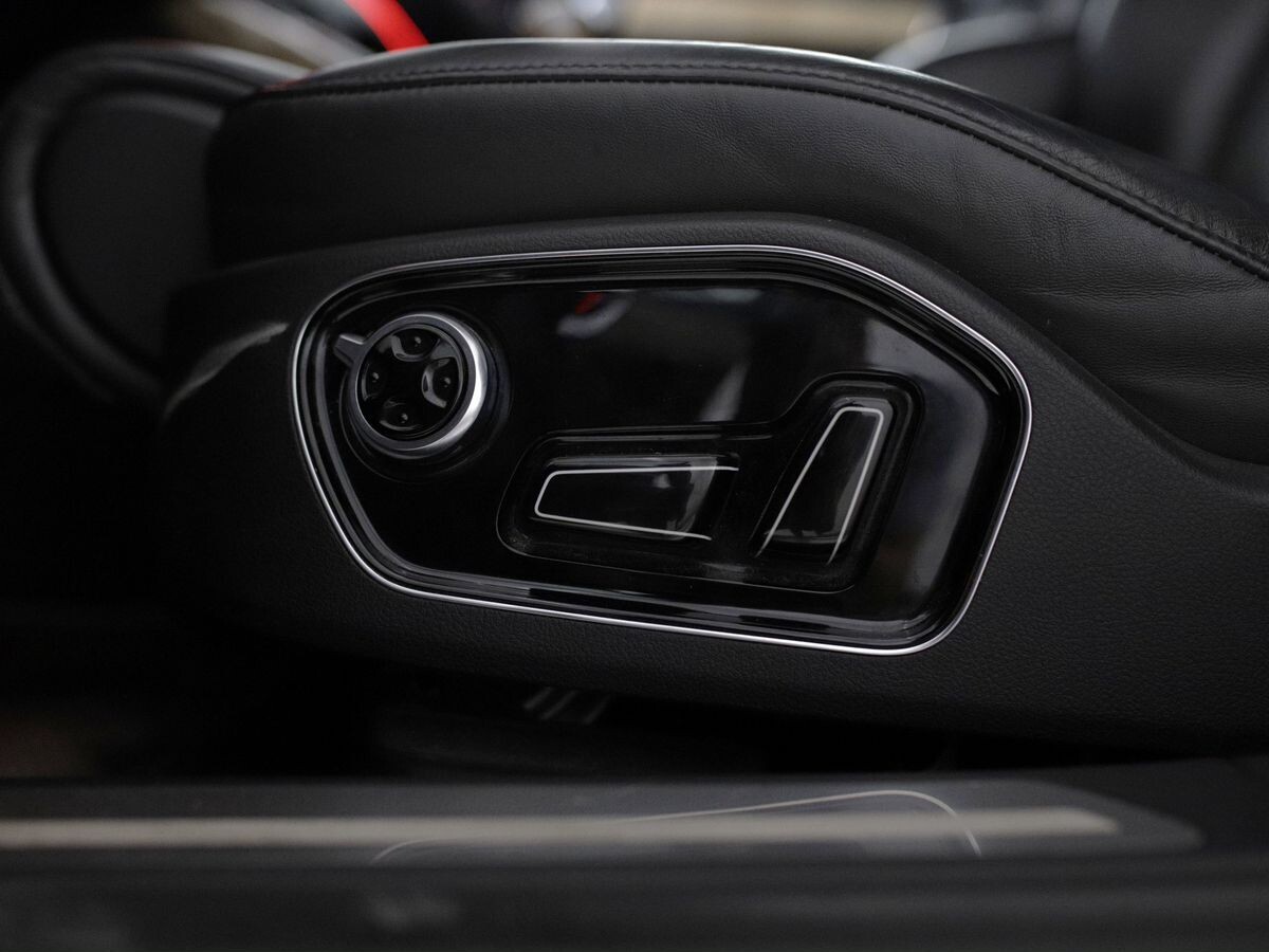 Audi A8 2012 - фото автомобиля