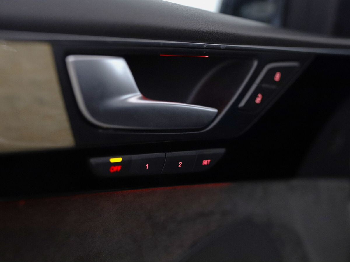 Audi A8 2012 - фото автомобиля