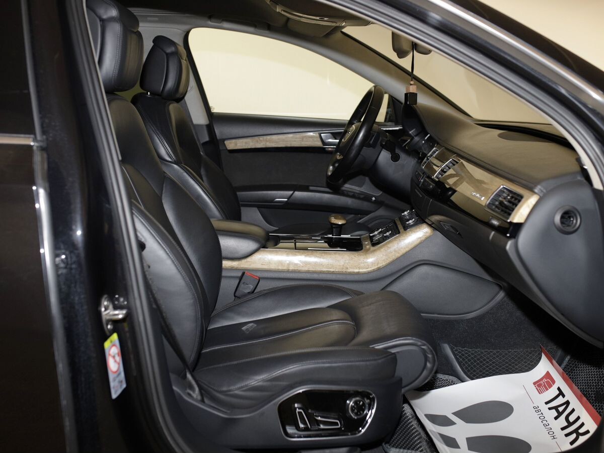 Audi A8 2012 - фото автомобиля
