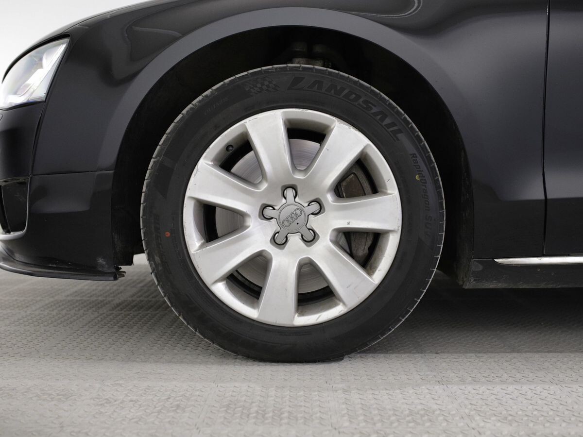Audi A8 2012 - фото автомобиля