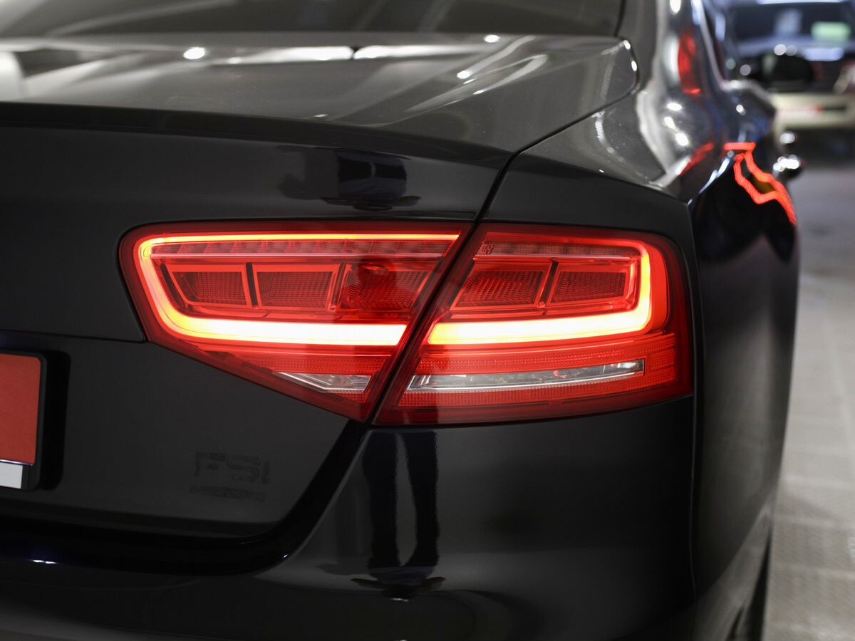 Audi A8 2012 - фото автомобиля