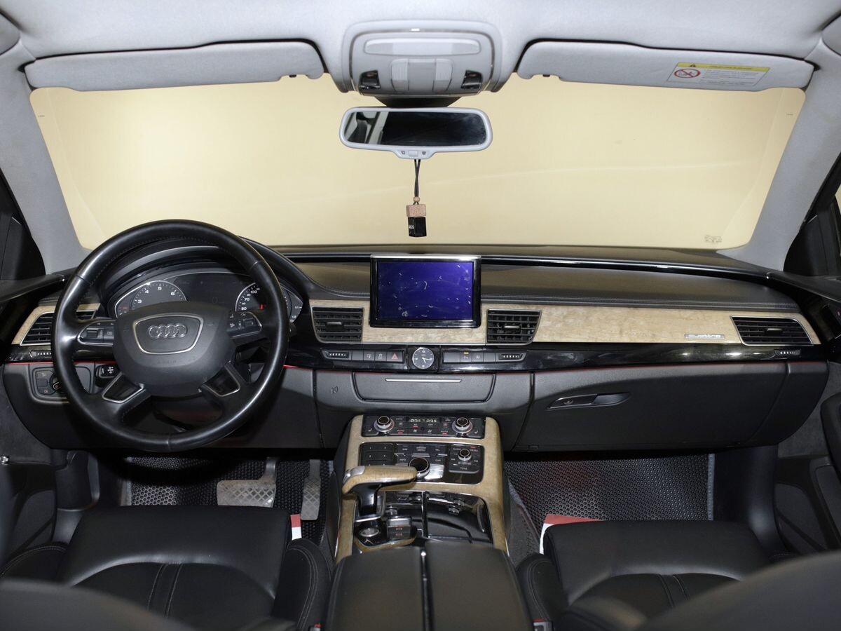 Audi A8 2012 - фото автомобиля