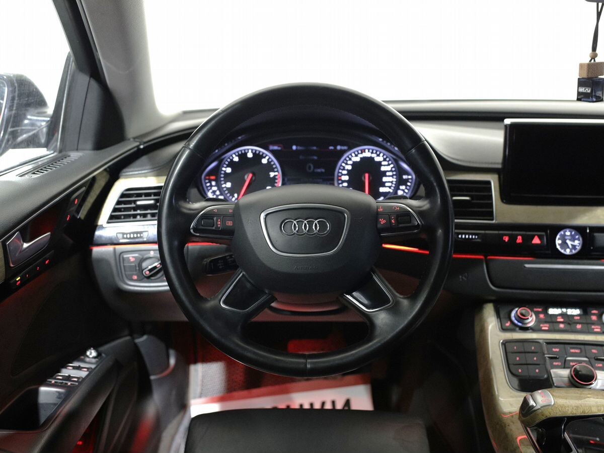 Audi A8 2012 - фото автомобиля