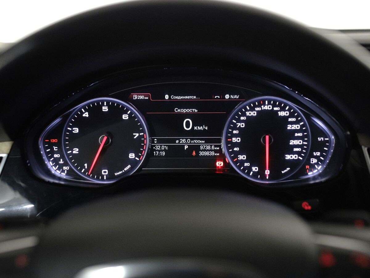 Audi A8 2012 - фото автомобиля