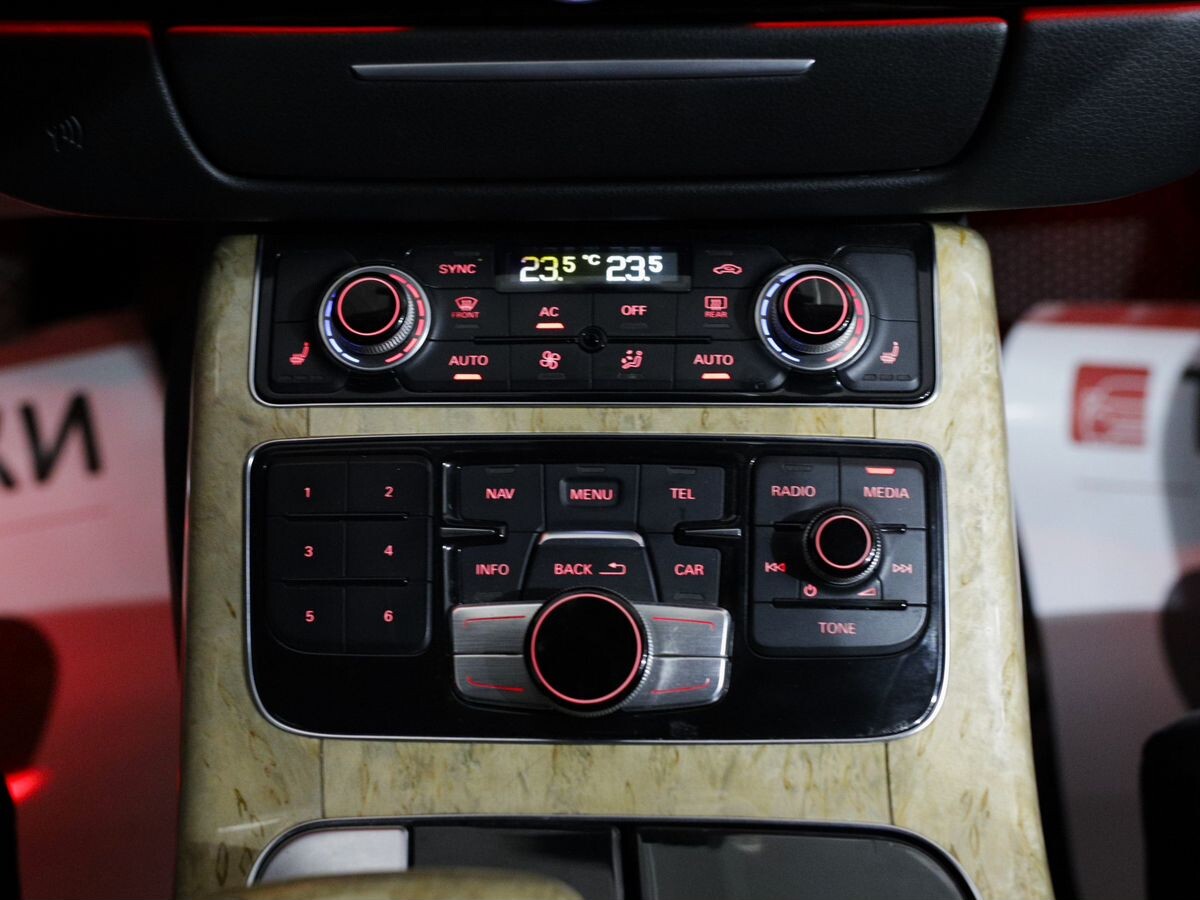 Audi A8 2012 - фото автомобиля