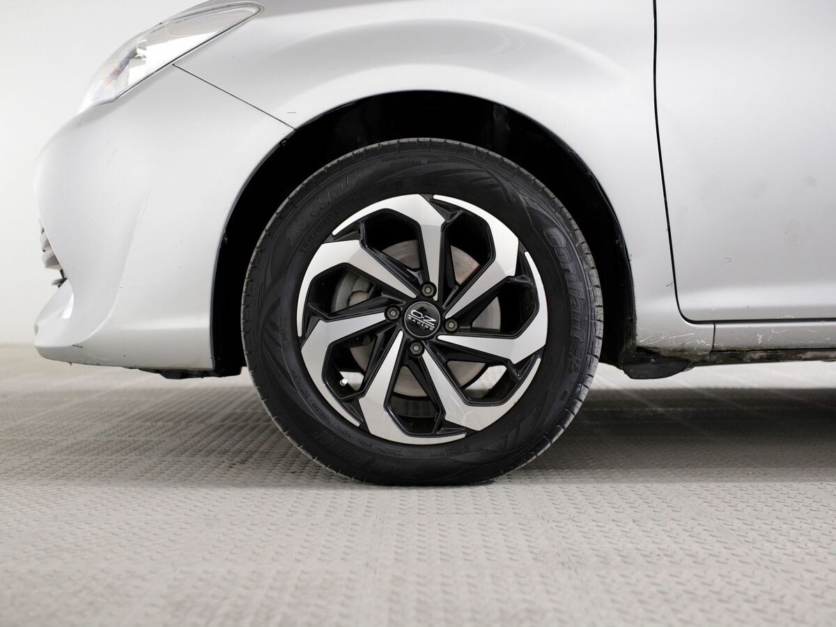 Toyota Corolla Fielder 2015 - фото автомобиля