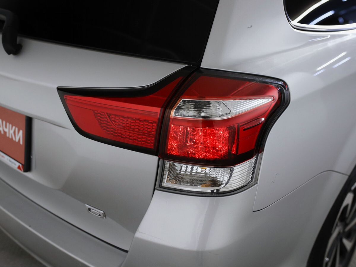 Toyota Corolla Fielder 2015 - фото автомобиля