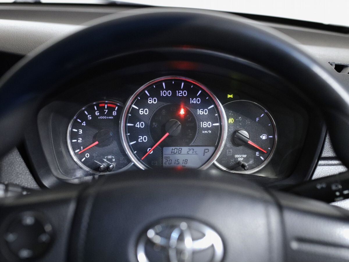 Toyota Corolla Fielder 2015 - фото автомобиля