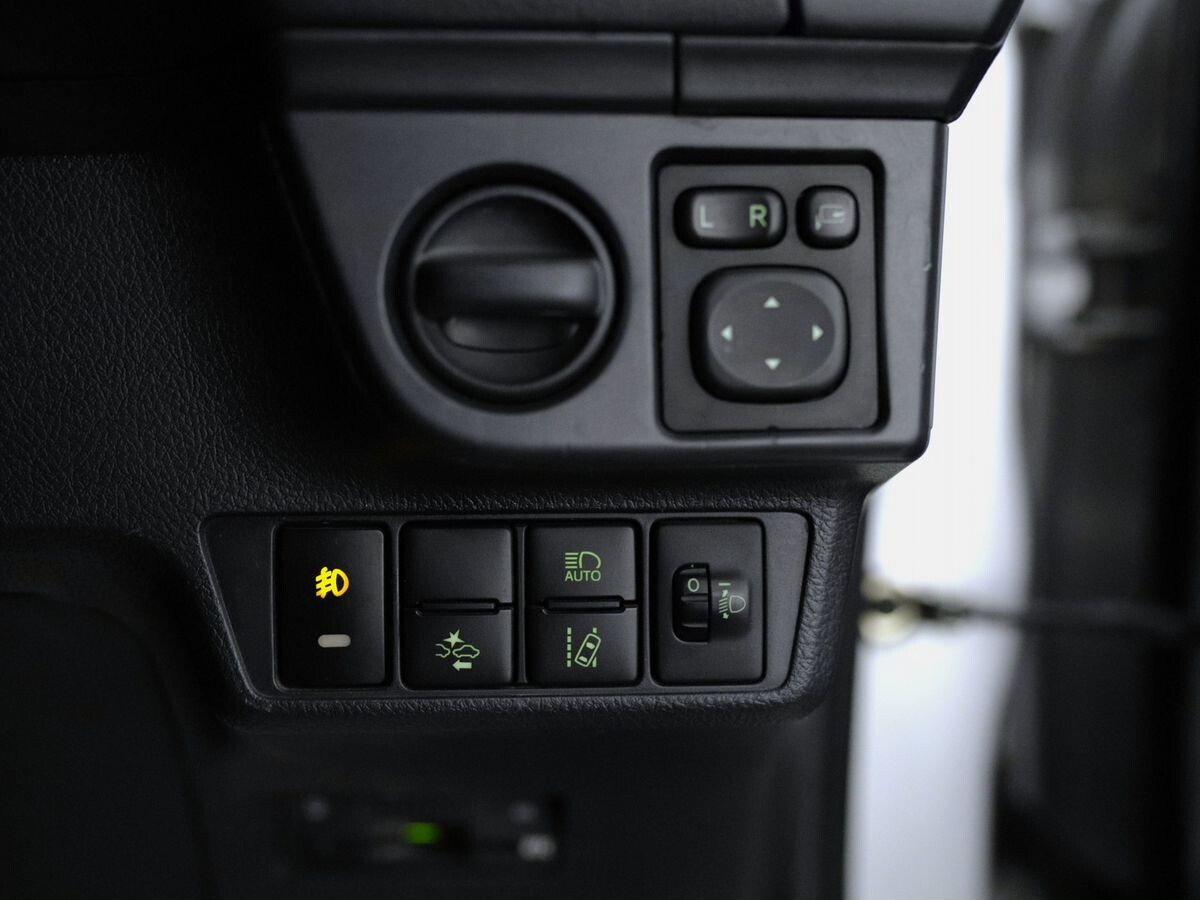 Toyota Corolla Fielder 2015 - фото автомобиля
