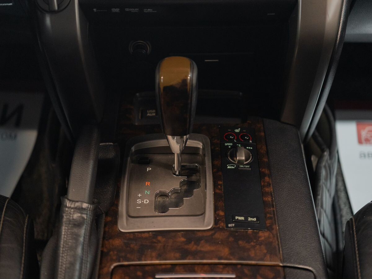 Toyota Land Cruiser 2011 - фото автомобиля