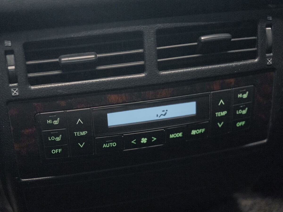 Toyota Land Cruiser 2011 - фото автомобиля