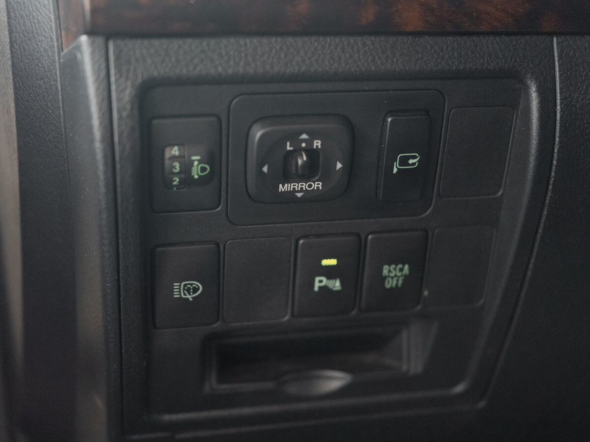 Toyota Land Cruiser 2011 - фото автомобиля