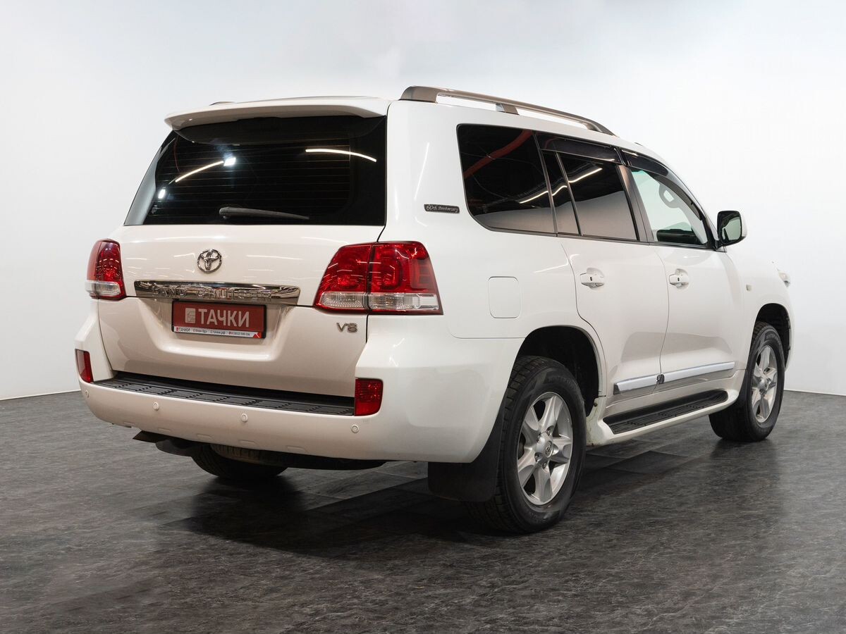 Toyota Land Cruiser 2011 - фото автомобиля