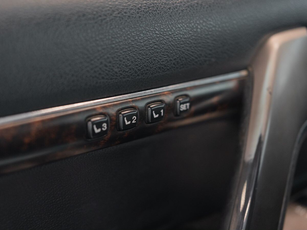 Toyota Land Cruiser 2011 - фото автомобиля