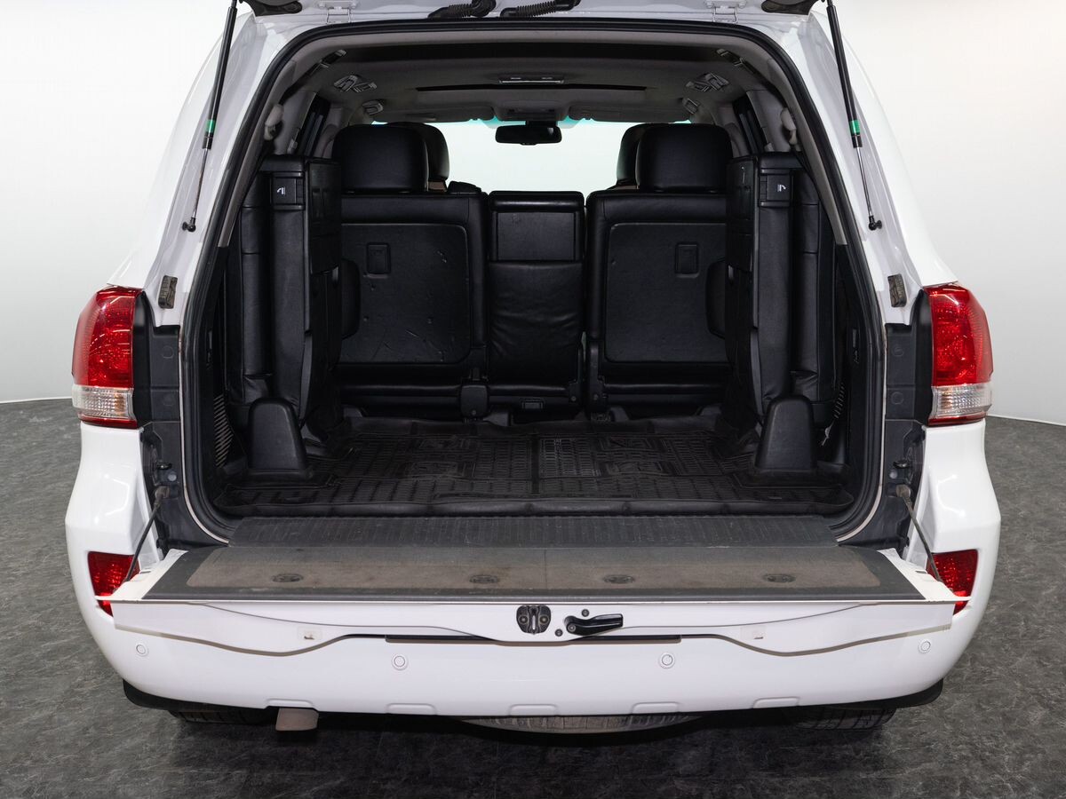 Toyota Land Cruiser 2011 - фото автомобиля