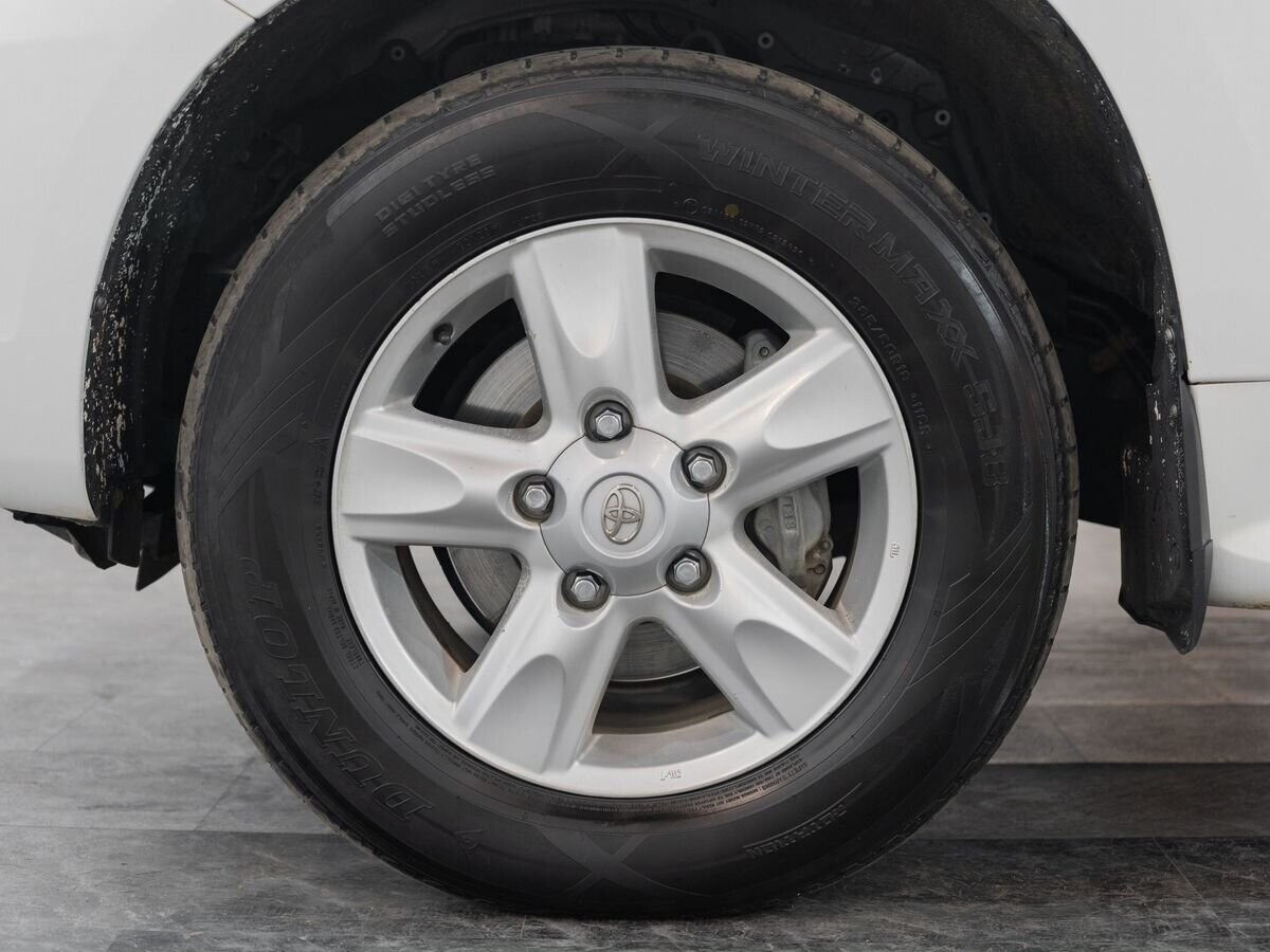 Toyota Land Cruiser 2011 - фото автомобиля