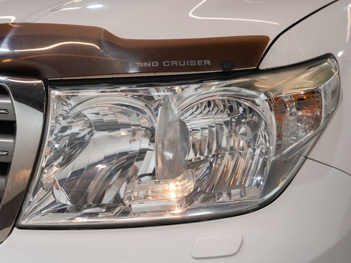 Toyota Land Cruiser 2011 - фото автомобиля