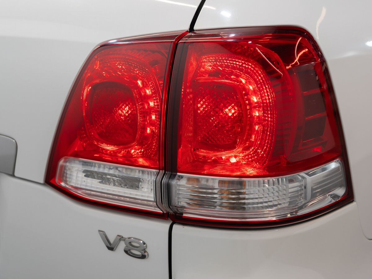 Toyota Land Cruiser 2011 - фото автомобиля
