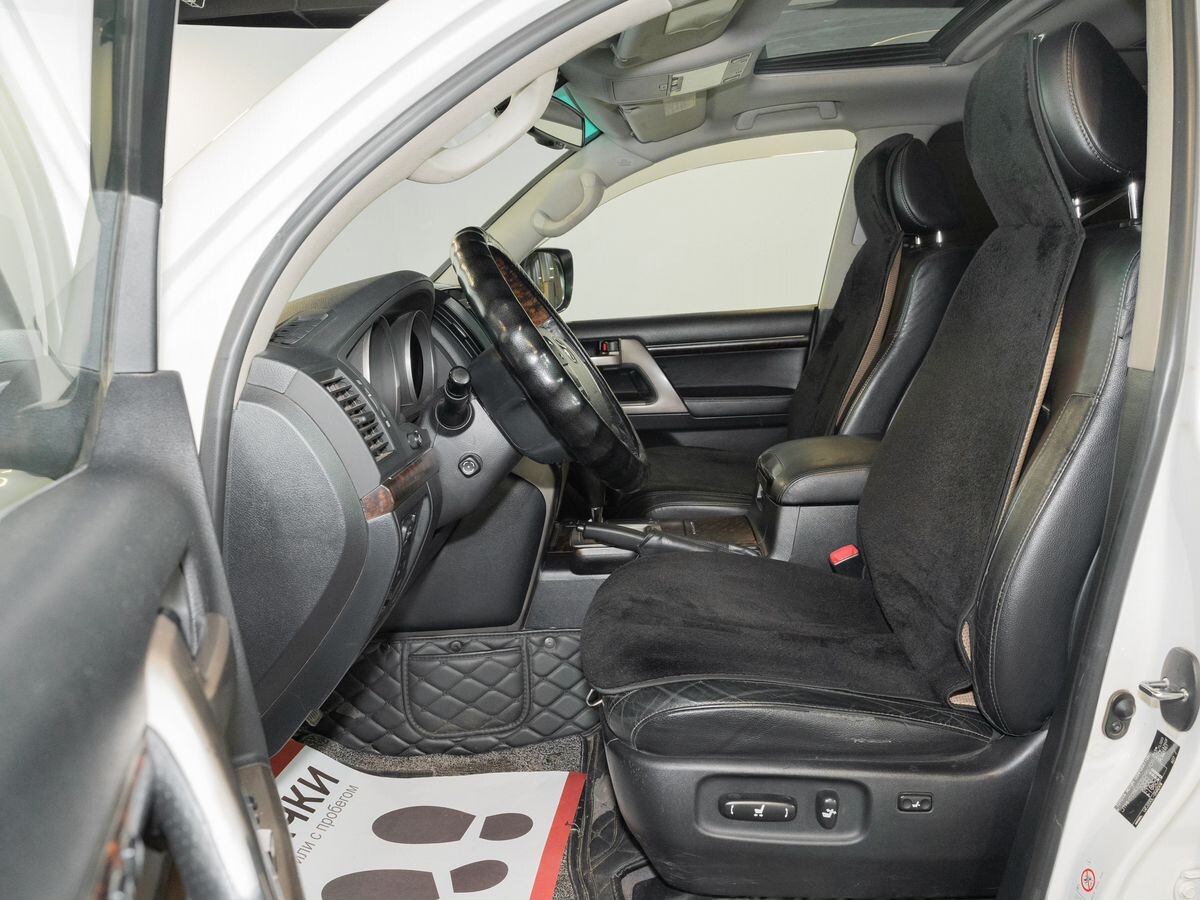 Toyota Land Cruiser 2011 - фото автомобиля