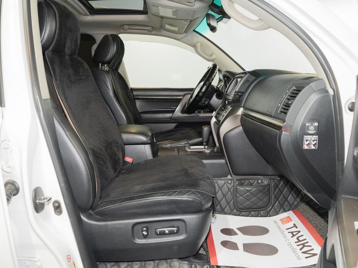 Toyota Land Cruiser 2011 - фото автомобиля