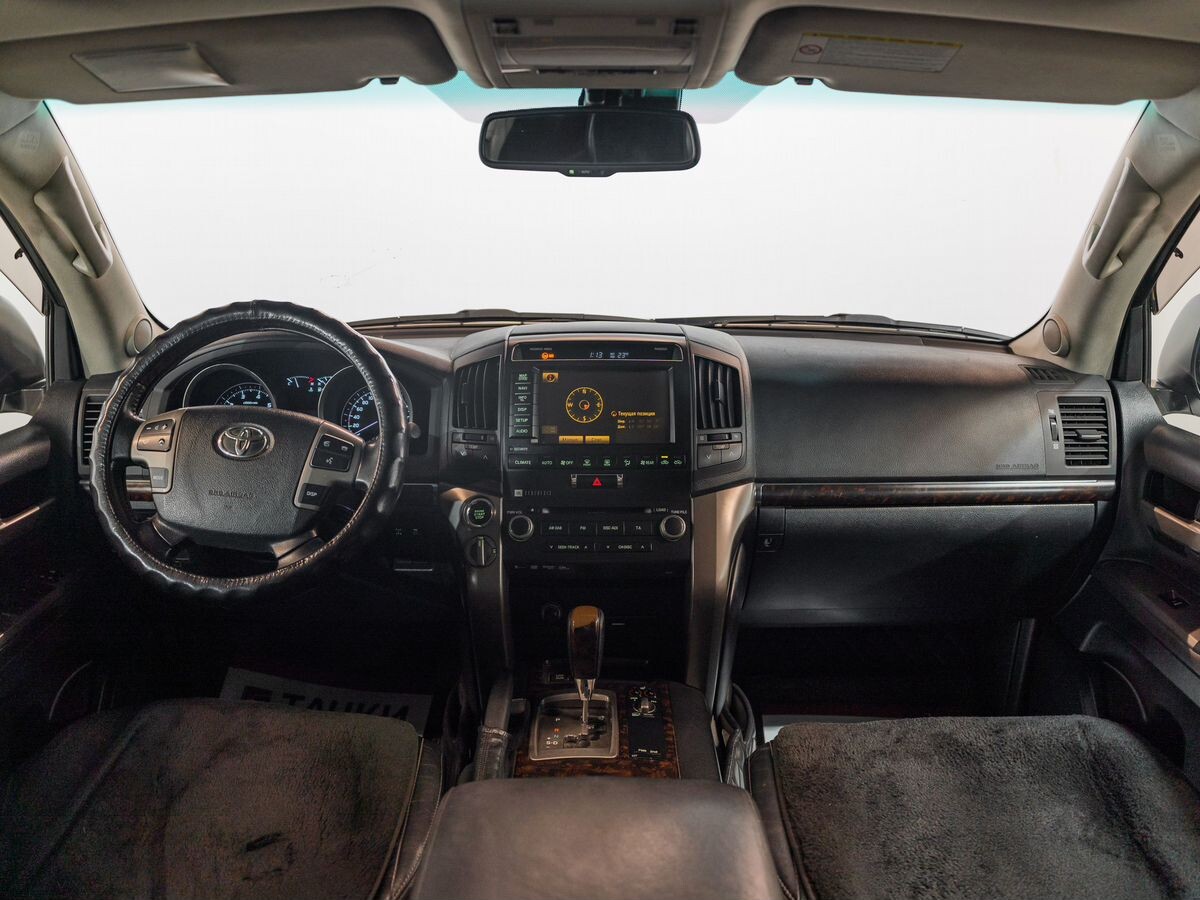 Toyota Land Cruiser 2011 - фото автомобиля