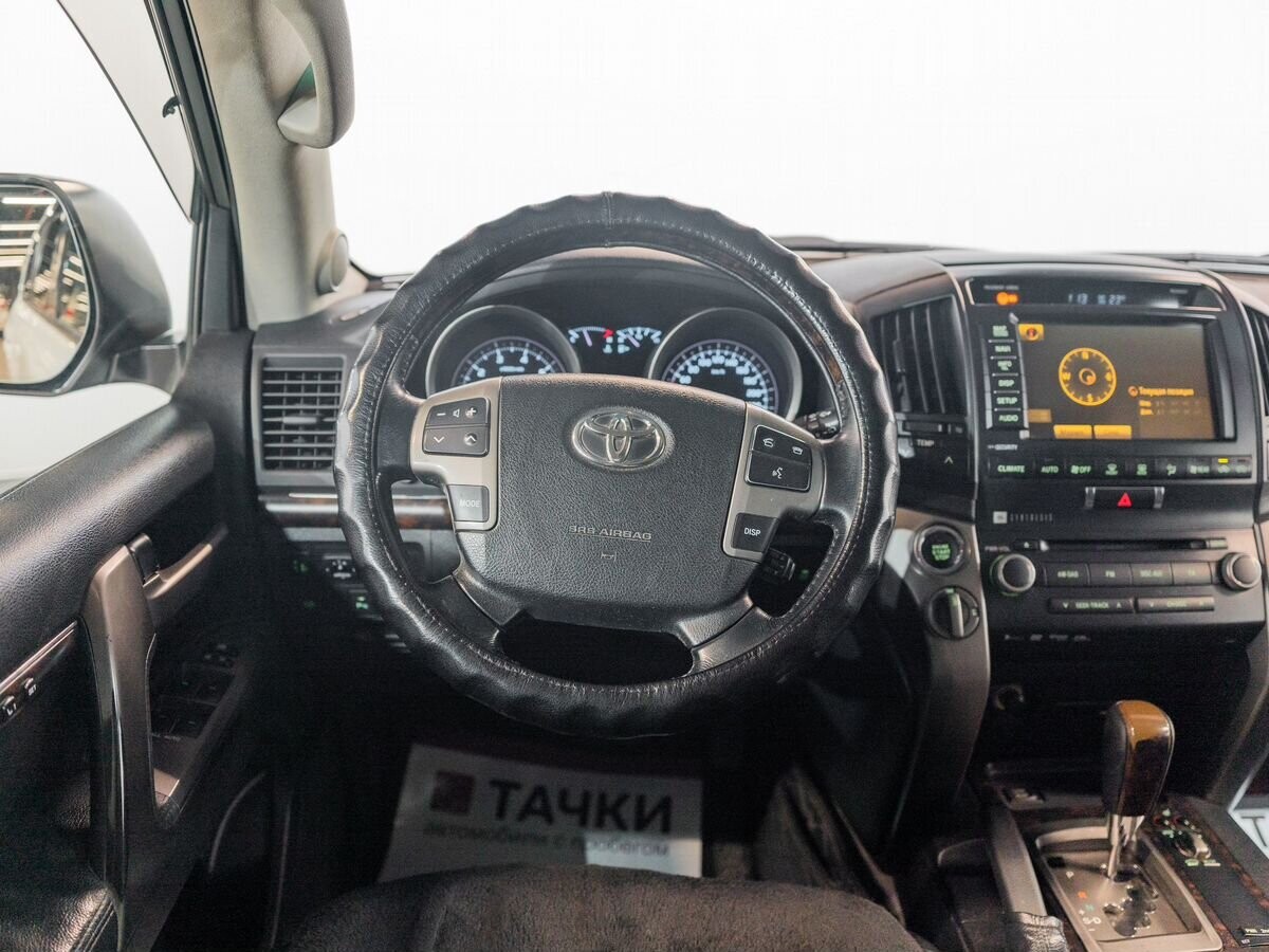 Toyota Land Cruiser 2011 - фото автомобиля