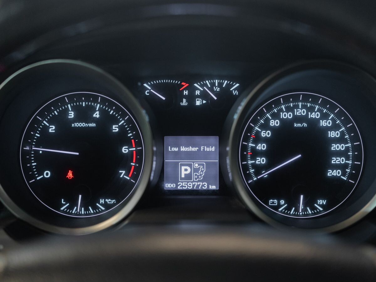Toyota Land Cruiser 2011 - фото автомобиля