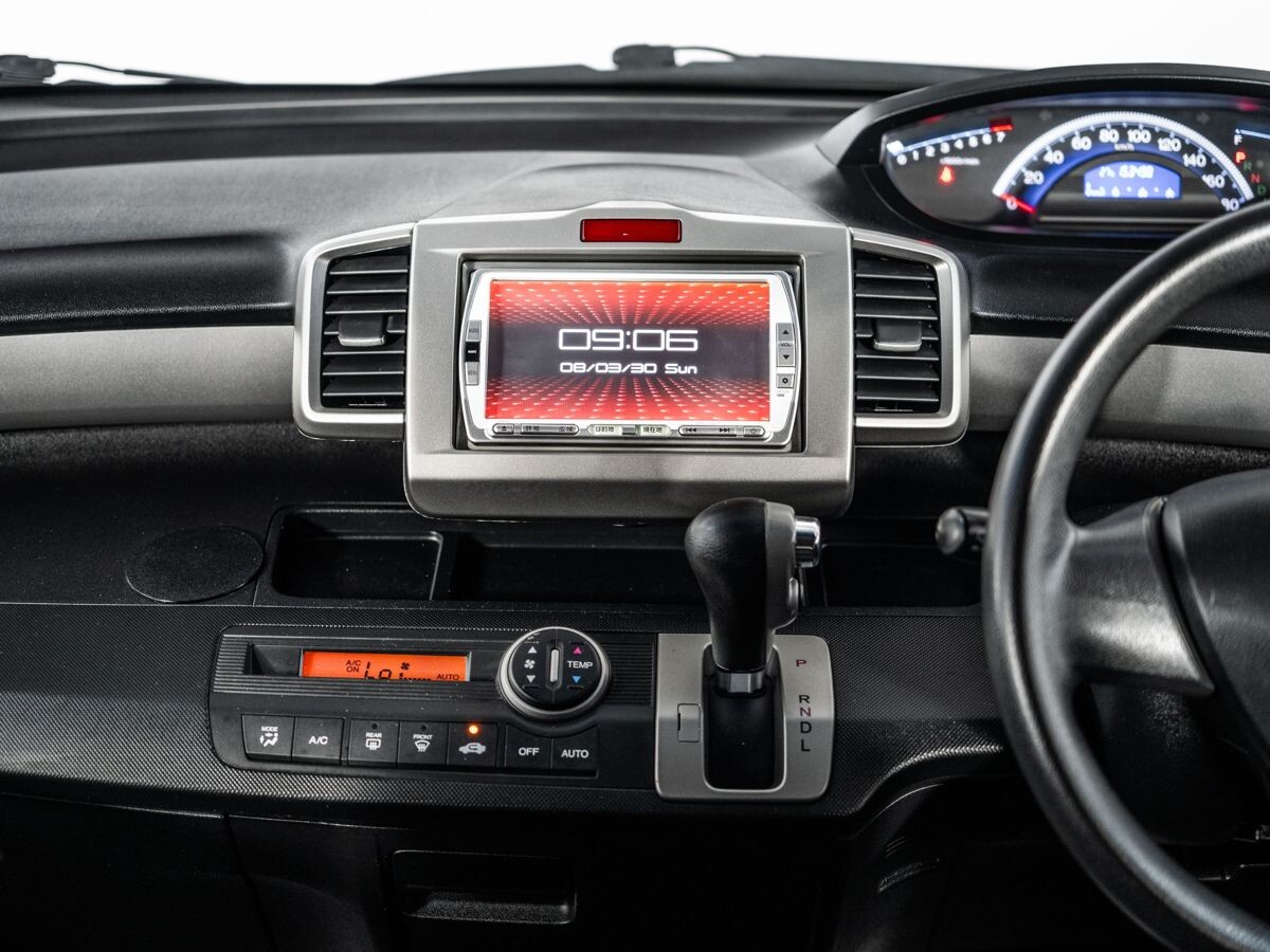Honda Freed 2011 - фото автомобиля