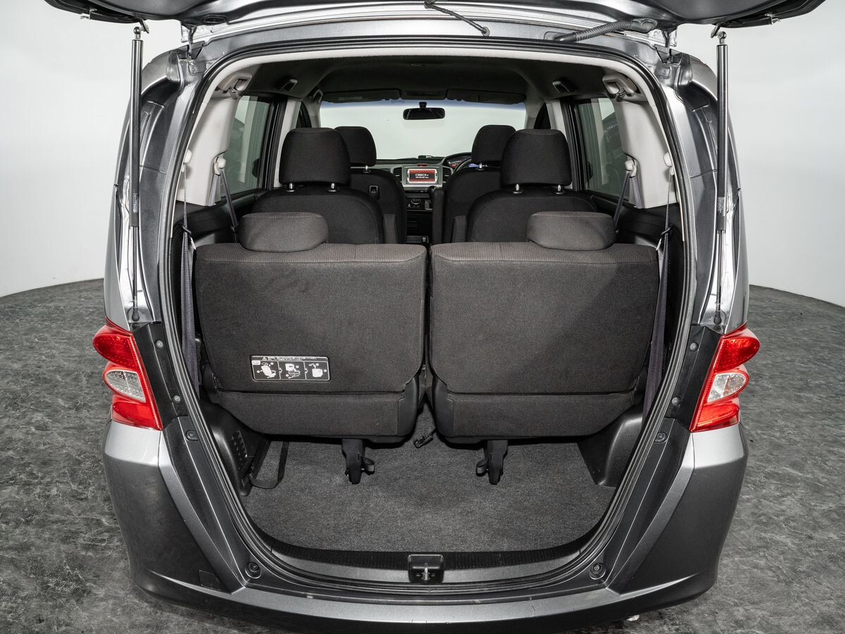 Honda Freed 2011 - фото автомобиля